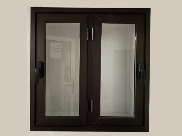 Janela de Giro Lateral Duas Folhas