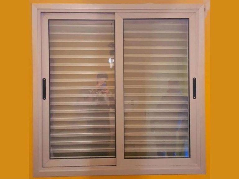 Janela Integrada com Veneziana