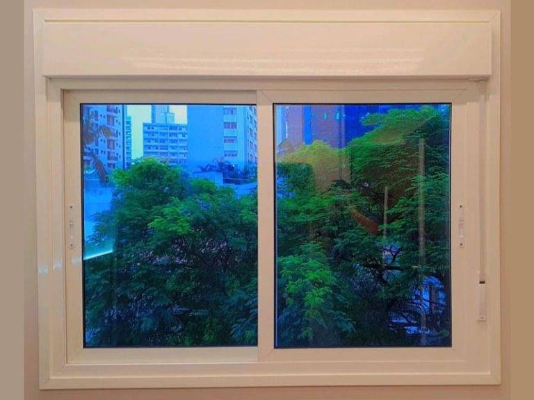 Janela Integrada com Veneziana